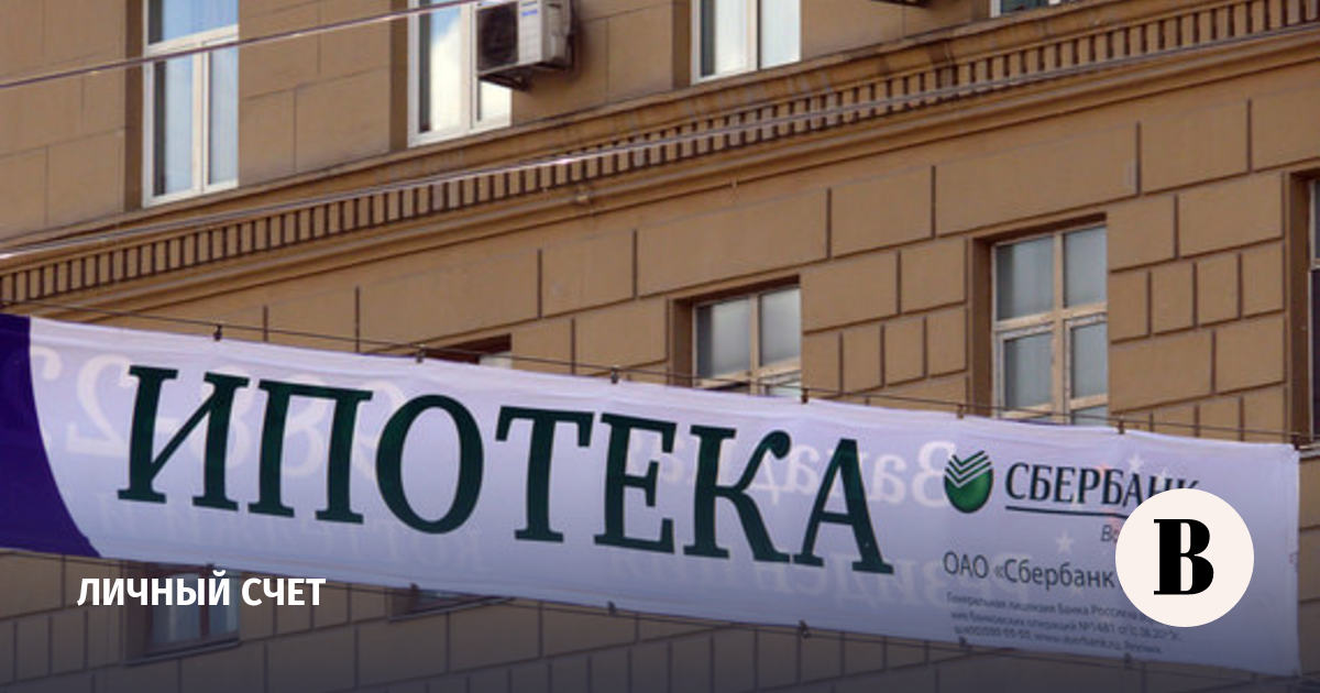 Альфа банк промоутер. Много клиентов. Человек раздает деньги. Абра банк. Промоутер на улице.