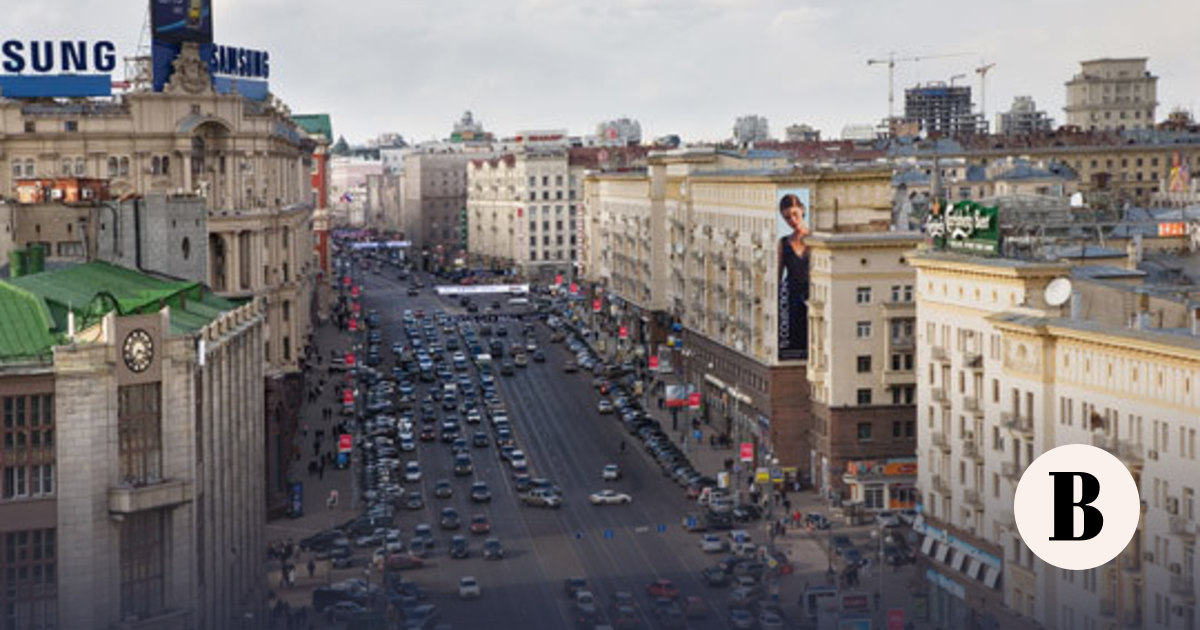 Сколько улиц в москве. Тверская Москва 1999. Ул.Тверская с мерином. Тверская Кривия. Кому принадлежит вся недвижимость на Тверской.