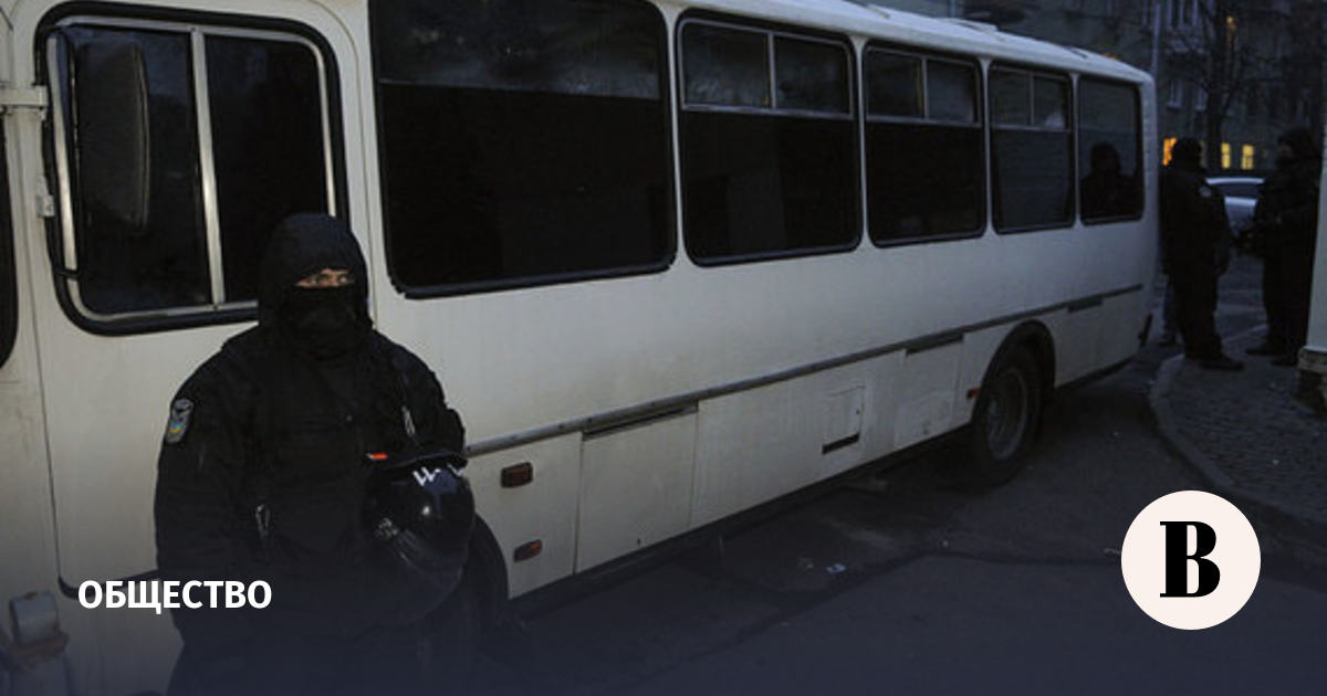 В Луцке на западе Украины мужчина взял в заложники пассажиров автобуса