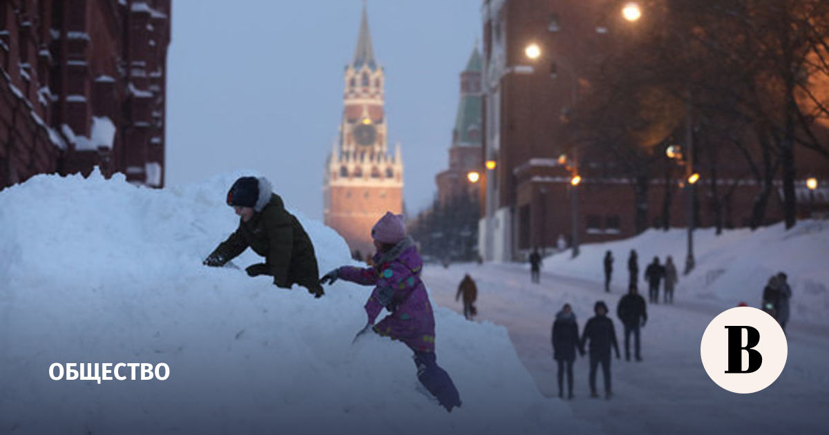 Москва продлили каникулы. Завершенный образ школьника зимой 2021. Скокасталаси до 16 января.