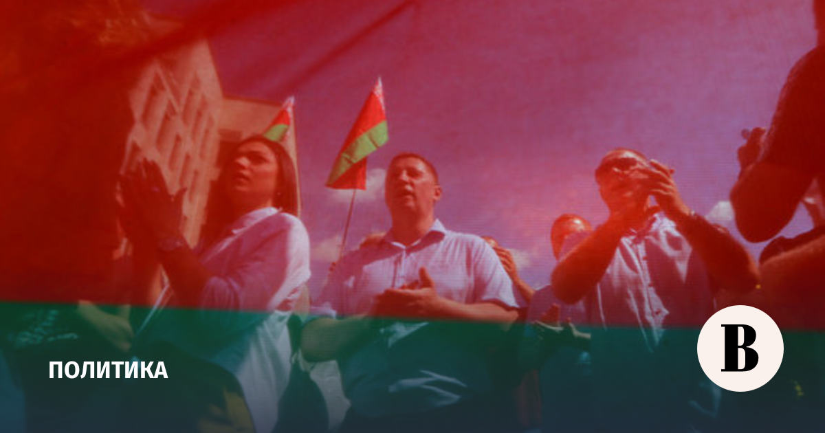 протестный флаг беларуси. белорусы покидают страну. беларусь протесты 14 августа. белорусы покидают страну. забастовка на заводе.