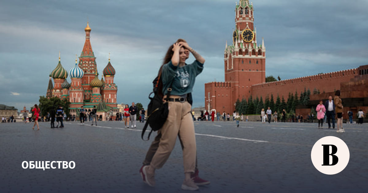 Сколько потратили туристы. Москва летом. Туристы в Москве. Туризм в Москве. Арабские туристы в Москве.