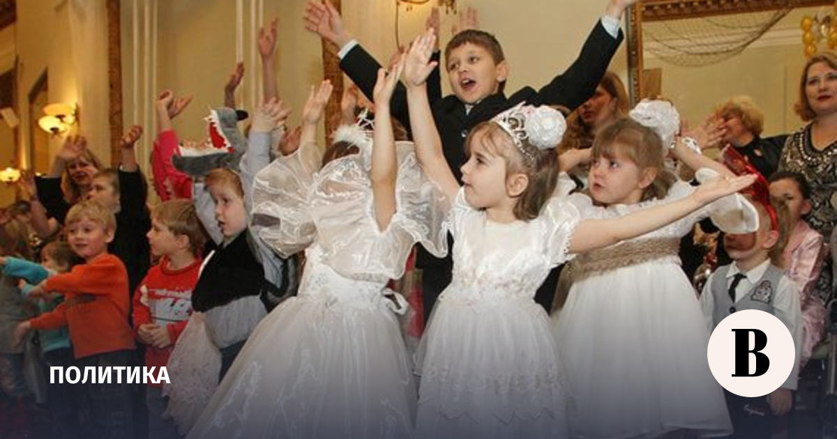 детская новогодняя ёлка для детей. 20 тысяч детям мобилизованных к новому году. новогодний дед мороз. 20 тысяч детям мобилизованных к новому году. домик деда мороза.