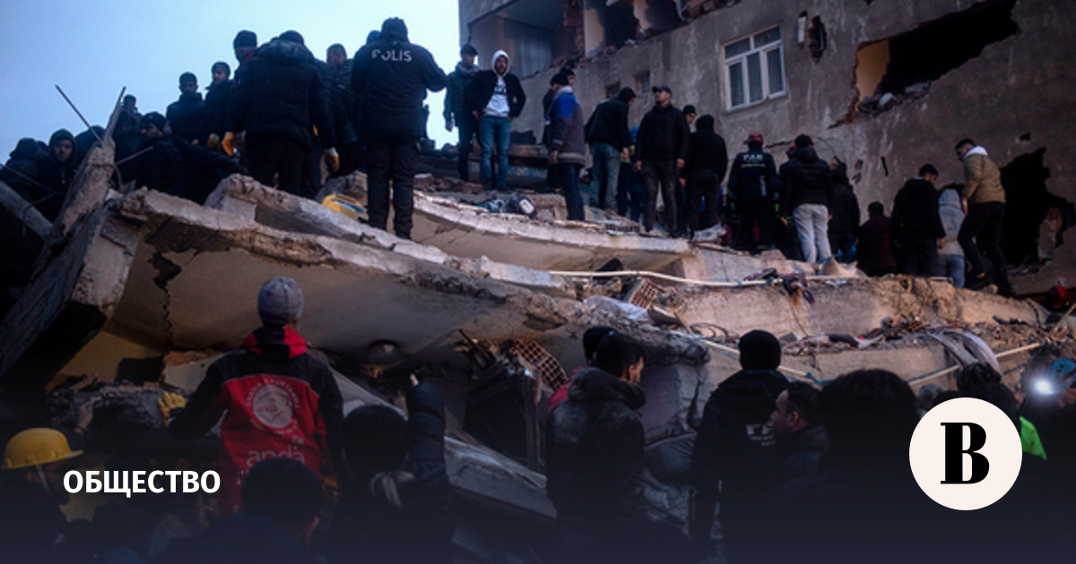 Почти 1500 человек погибли при землетрясении в Турции
