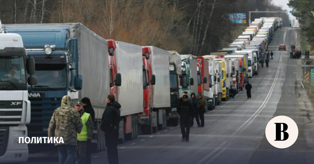 Poland intends to close the border for Russian and Belarusian trucks