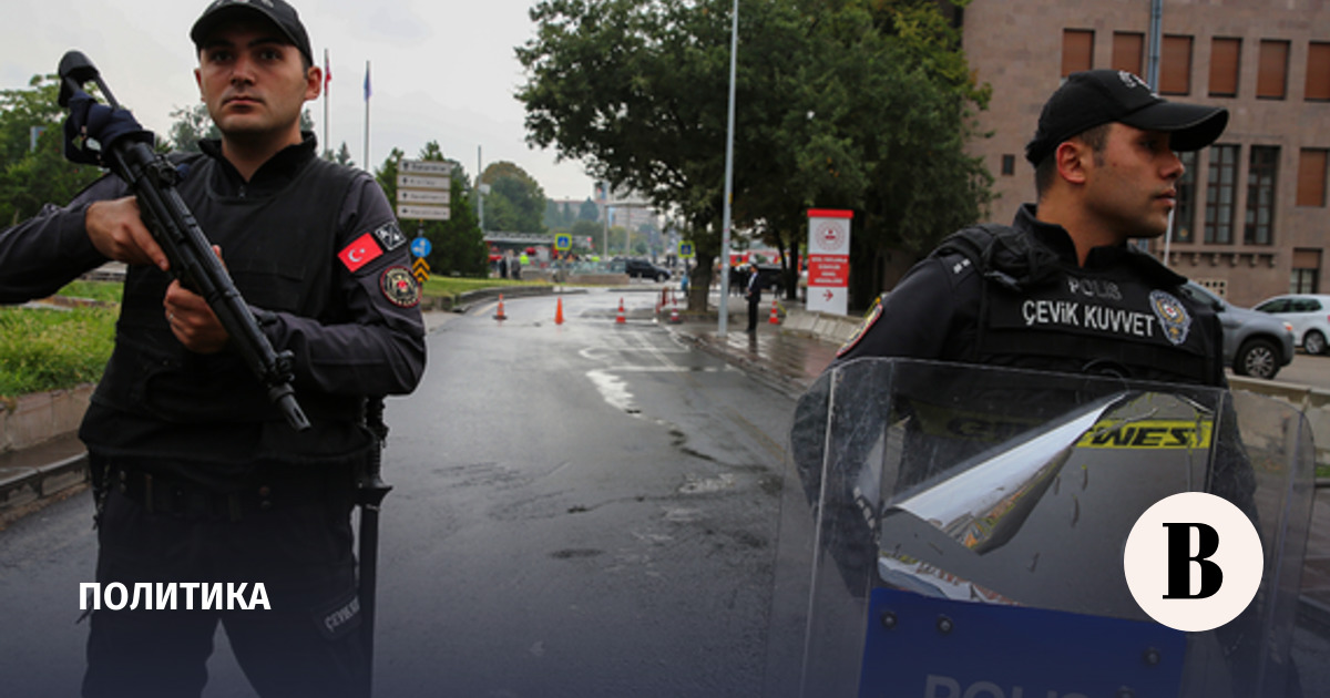 The Turkish Ministry of Internal Affairs reported 900 detainees during the anti-terrorist operation