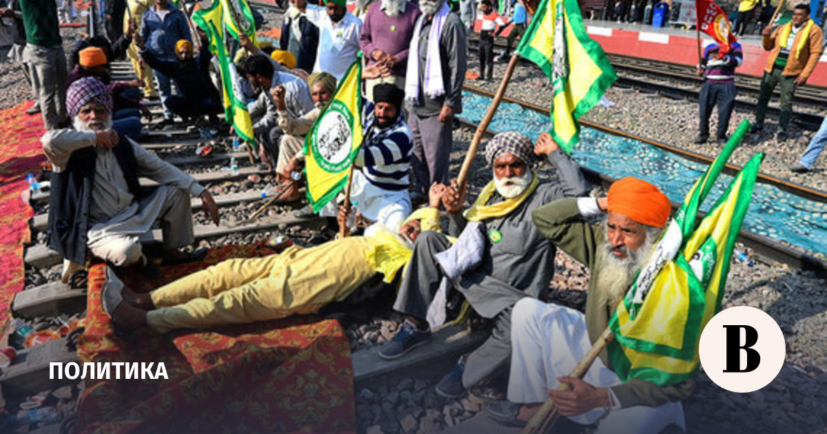 Media: Indian farmers blocked highways and railways