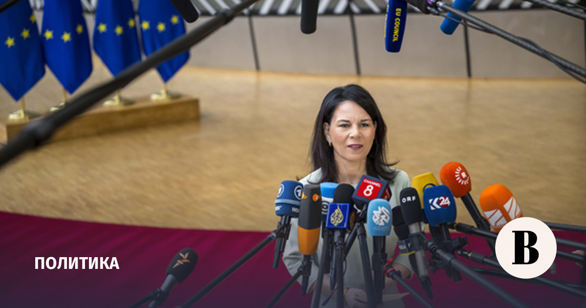 Annalena baerbock. Анналена бербок 2022. Новости бербок. Анналена бербок в киеве. Глава немецкого мид анналена бербок.