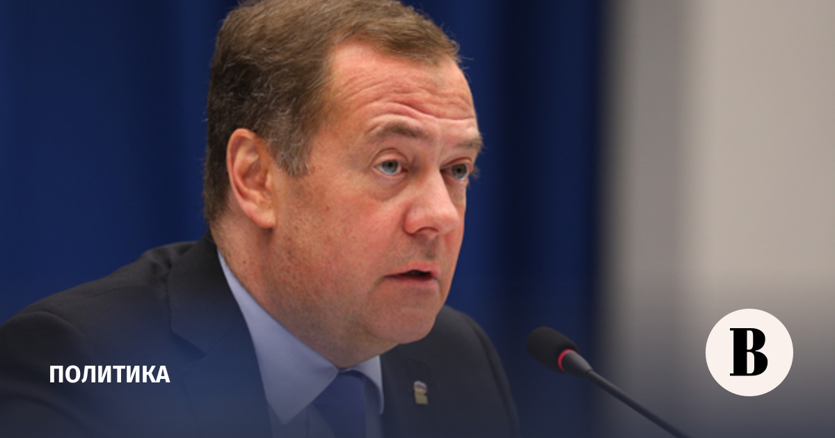 Медведев: словами о референдуме Зеленский показал «средний палец» США