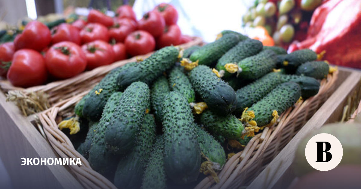 Минсельхоз отметил снижение стоимости огурцов и томатов в России