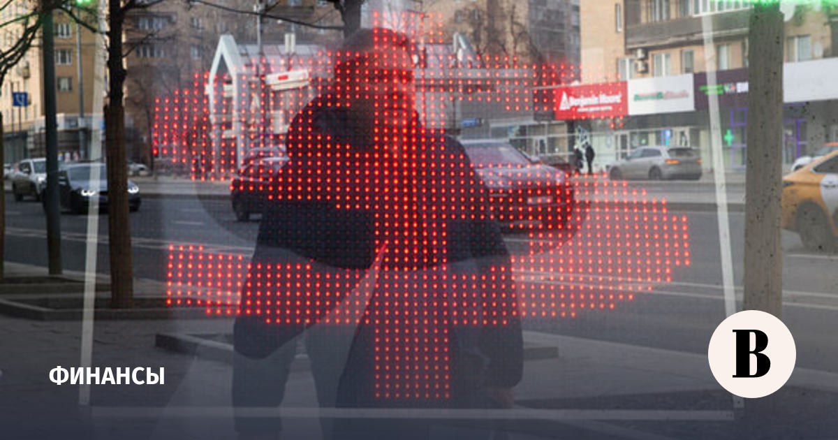 Внебиржевой курс доллара превысил 77 рублей впервые с 22 января