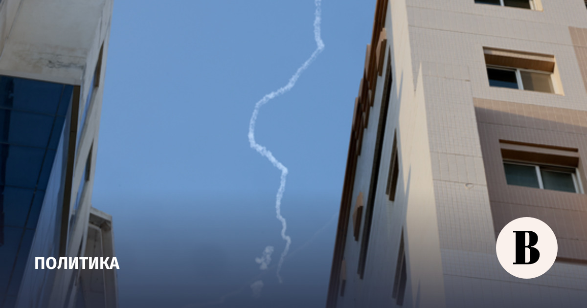 Иран запустил сверхтяжелую ракету в сторону американских баз