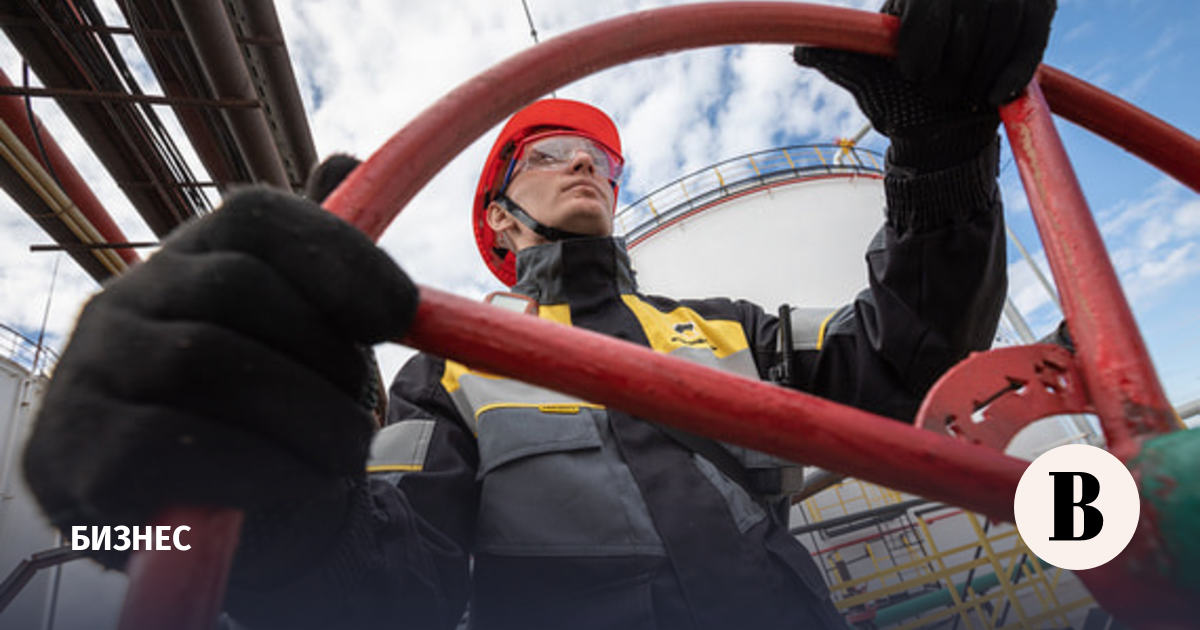 В Кремле оценили смягчение санкций для российской нефти