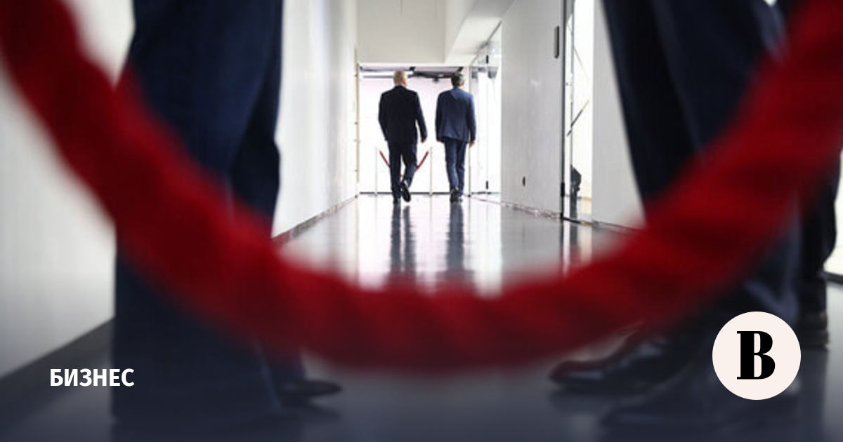 Путин: власти продолжат снижать административные барьеры для бизнеса