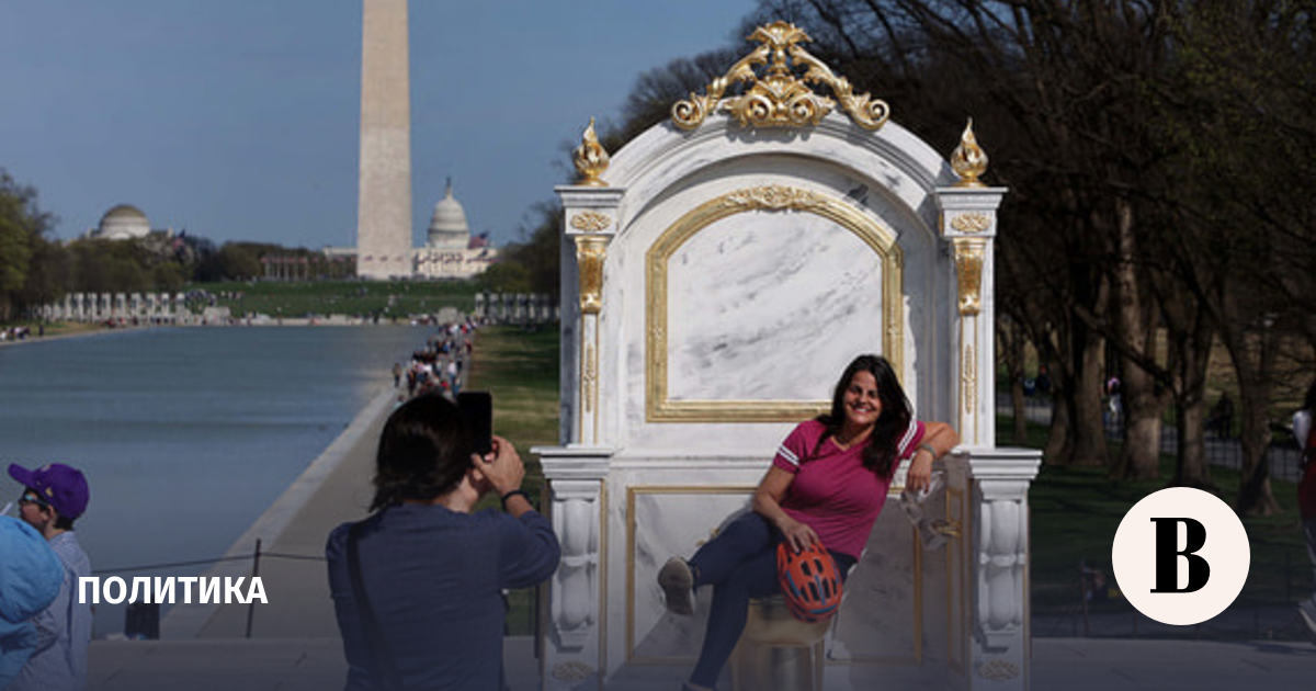 В центре Вашингтона установили золотой унитаз «для Трампа»