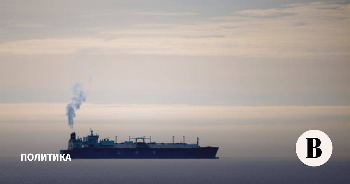 Песков: РФ защищает свои танкеры от пиратства в международных водах