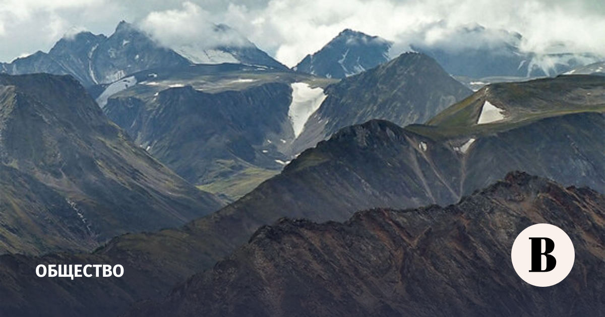 Спасатели нашли живыми троих туристов, попавших под лавину в Бурятии