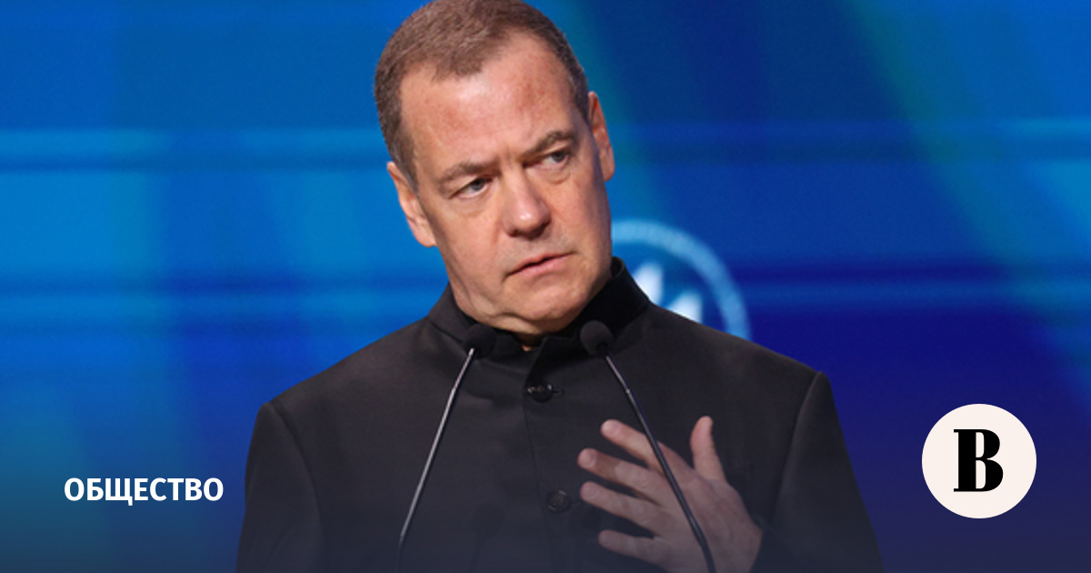 Минпросвещения включило в федеральный перечень учебники под редакцией Медведева