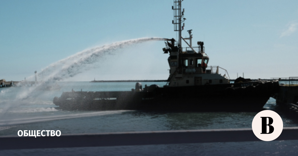 Глава МЧС заявил об отсутствии утечек нефти с НПЗ в Туапсе