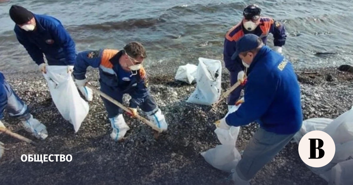Выбросы с НПЗ произошли на пяти участках берега в Туапсе