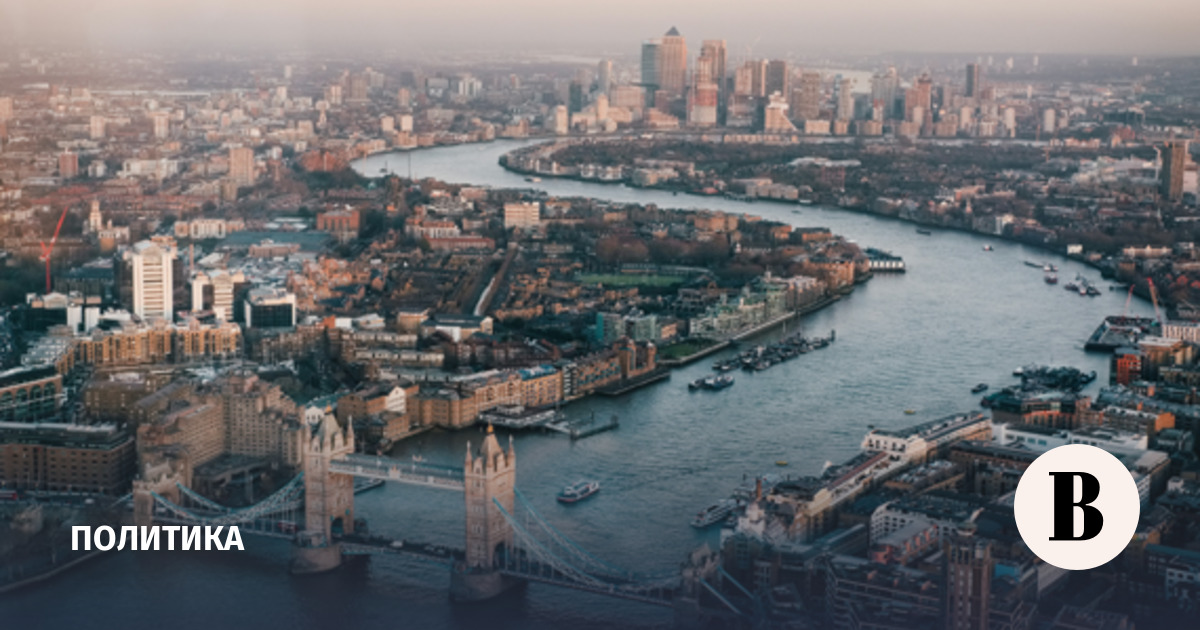 В центре Лондона установили статую с подписью Бэнкси