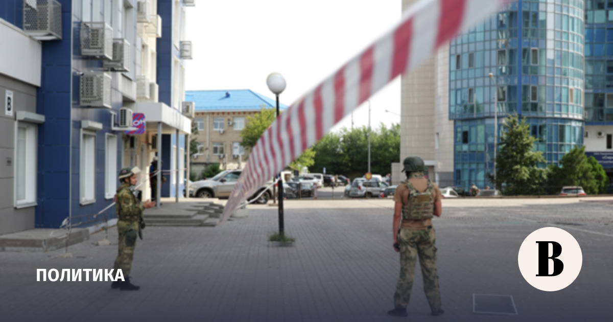 Беспилотник атаковал жилую многоэтажку в Белгороде