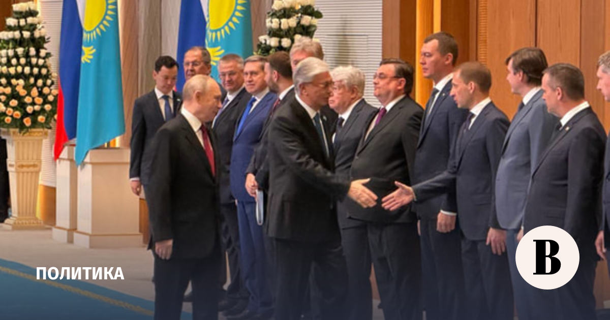 Путин прибыл во Дворец независимости в Астане
