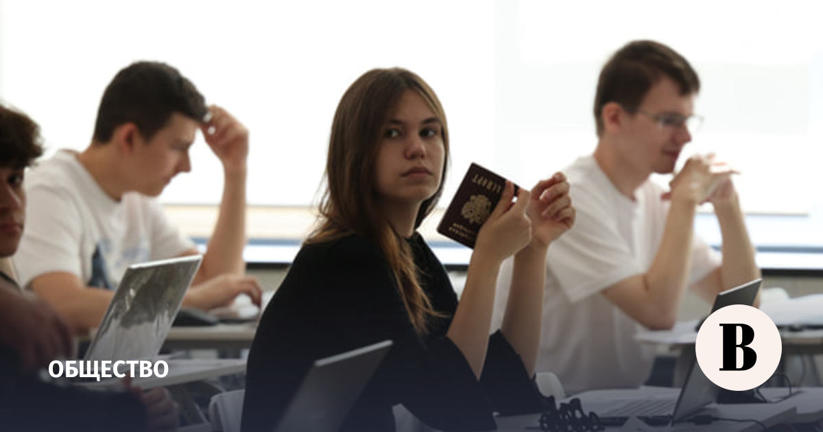 Число стобалльников на ЕГЭ по литературе превысило 1700 человек