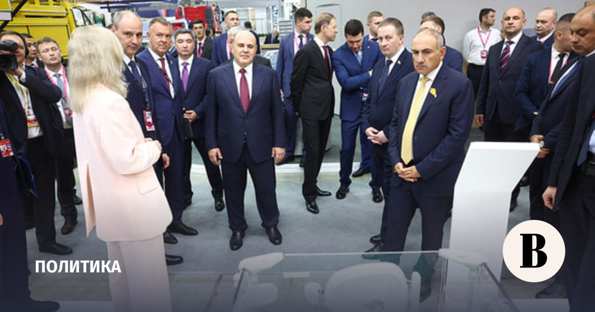 Мишустин провел встречу с Пашиняном на выставке «Иннопром»