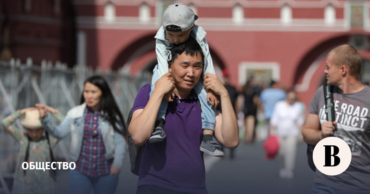 Госдума обязала детей мигрантов после 18 лет оформить патент или уехать