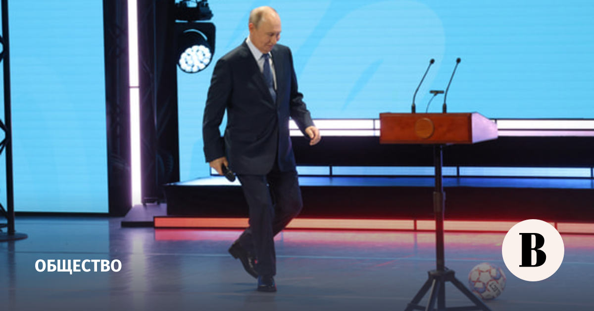 Путин сыграл в футбол с юным ведущим в финале «Большой перемены»